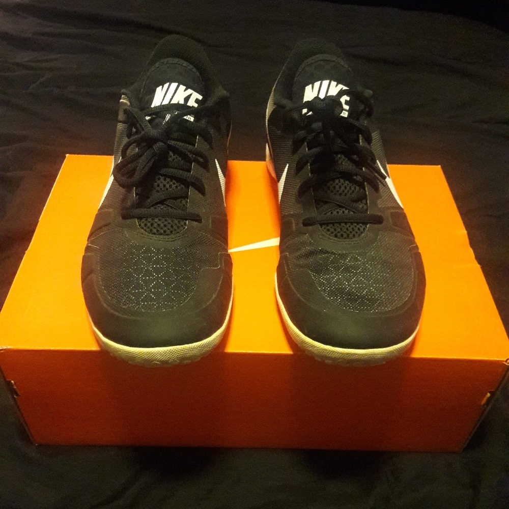 LIKE NEW NIKE LUNARLON TRAINING SHOES